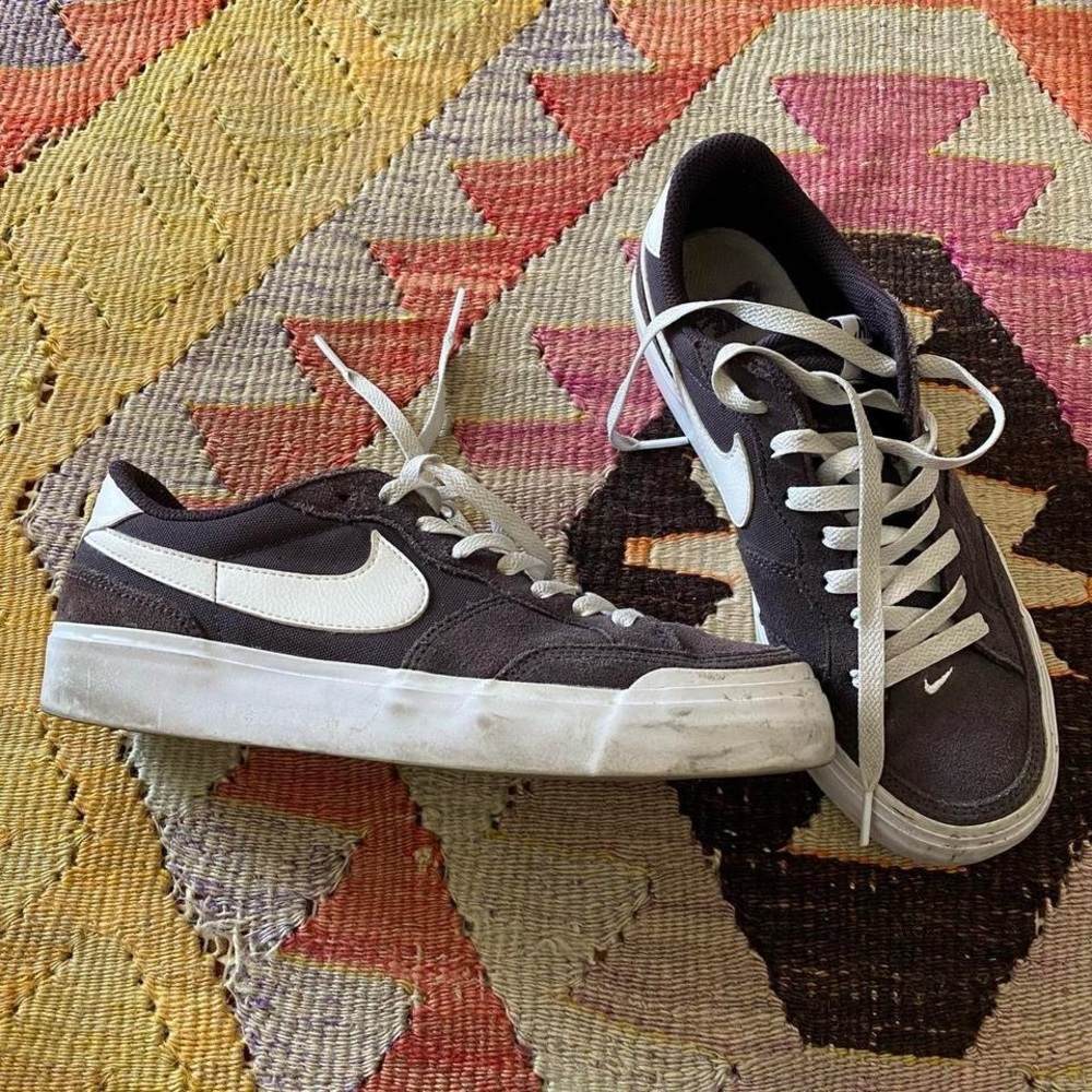 Dark purple Nike SB low top sneakers